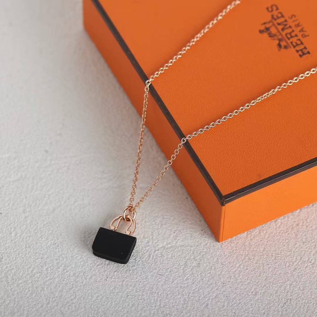 Hermes Amulettes Constance Pendant Necklace Rose Gold Noir H221354B 00 - Image 6