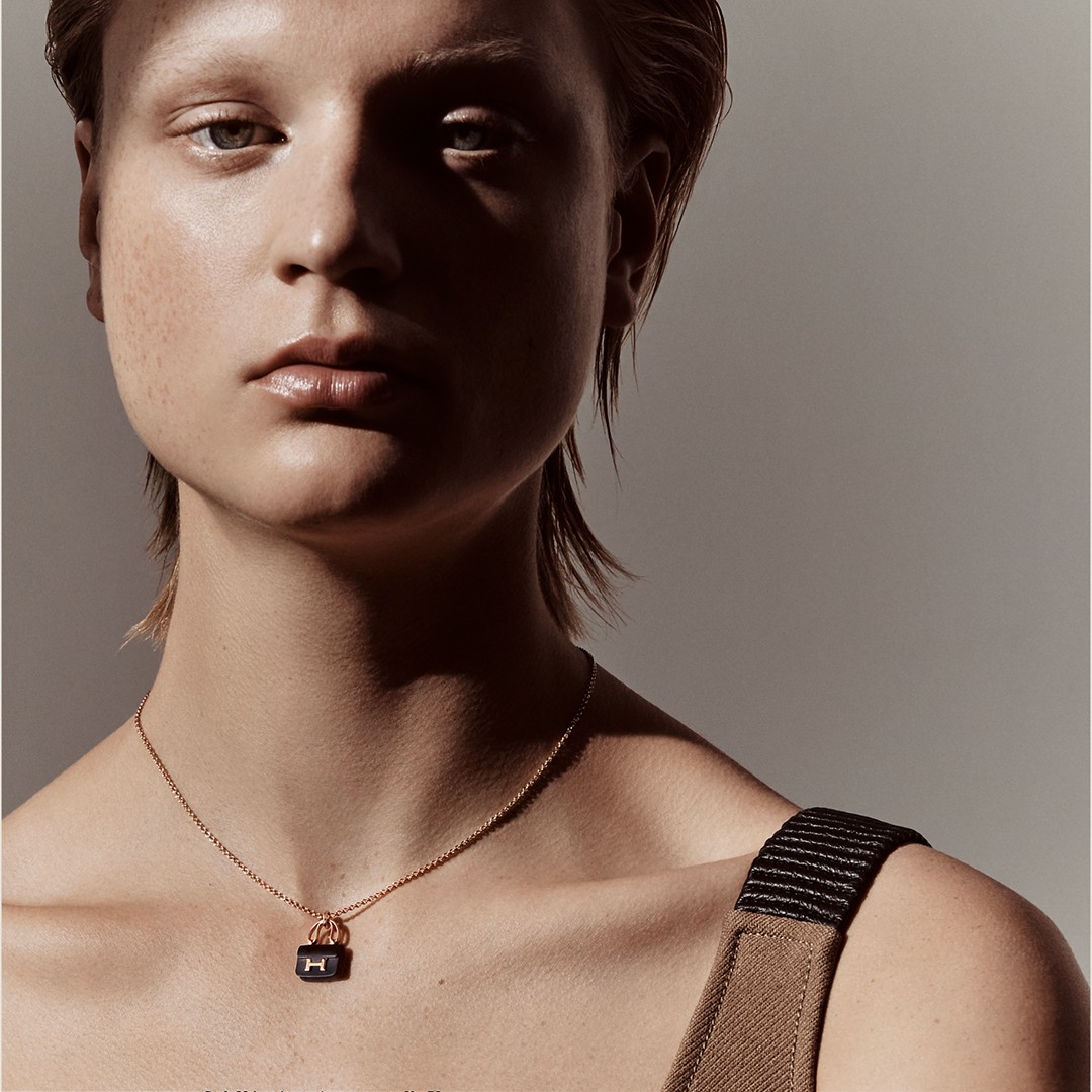 Hermes Amulettes Constance Pendant Necklace Rose Gold Noir H221354B 00 - Image 3