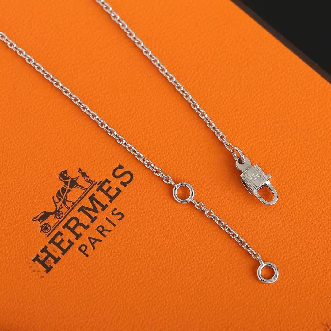 Hermes Amulettes Constance Pendant Necklace White Gold With Diamonds H121316B 00 - Image 4