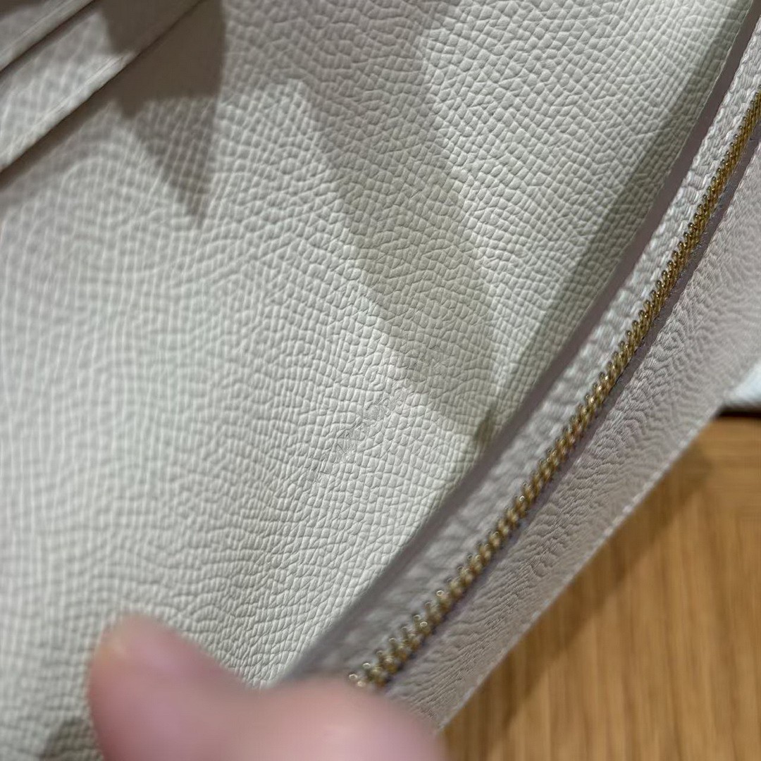 Hermes Bearn Wallet With Gusset Handmade In Epsom Calfskin Leather and Matte Alligator Crocodile Gold Hardware 10 Craie - Image 4