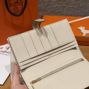 Hermes Bearn Wallet With Gusset Handmade In Epsom Calfskin Leather and Matte Alligator Crocodile Gold Hardware 10 Craie - Image 8