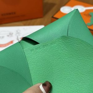 Hermes Calvi Duo Compact Card Holder Handmade In Swift And Chèvre Calfskin Leather Silver Hardware 0T Vert Comics - Image 10