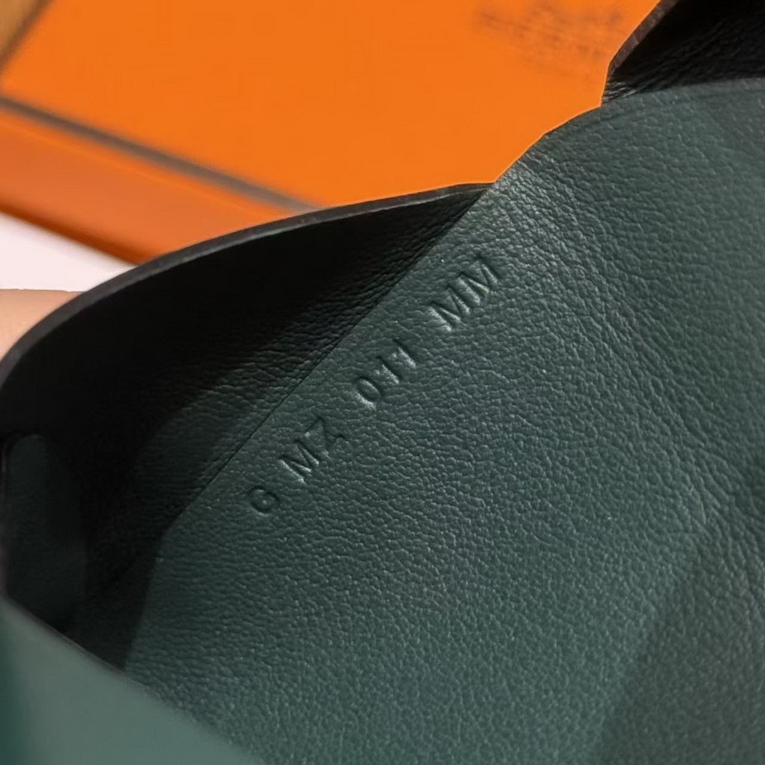 Hermes Calvi Duo Compact Card Holder Handmade In Box Calfskin Leather Silver Hardware 67 Vert Fonce - Image 7