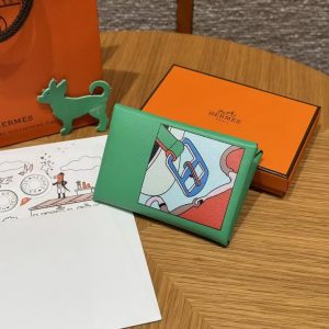 Hermes Calvi Duo Compact Card Holder Handmade In Swift And Chèvre Calfskin Leather Silver Hardware 0T Vert Comics - Image 8