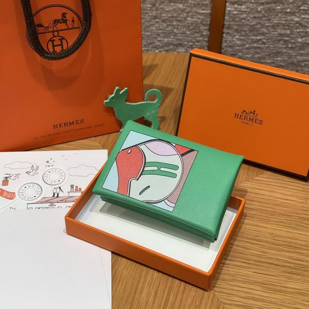 Hermes Calvi Duo Compact Card Holder Handmade In Swift And Chèvre Calfskin Leather Silver Hardware 0T Vert Comics - Image 9