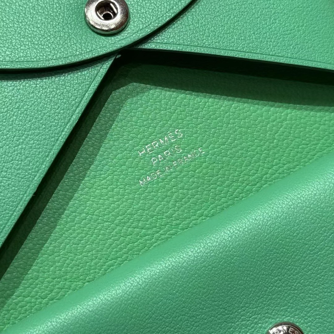 Hermes Calvi Duo Compact Card Holder Handmade In Swift And Chèvre Calfskin Leather Silver Hardware 0T Vert Comics - Image 11