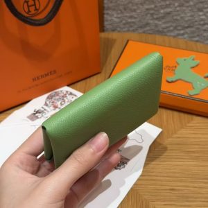 Hermes Calvi Duo Compact Card Holder Handmade In Evercolor Calfskin Leather Silver Hardware 3l Vert Criquent - Image 4