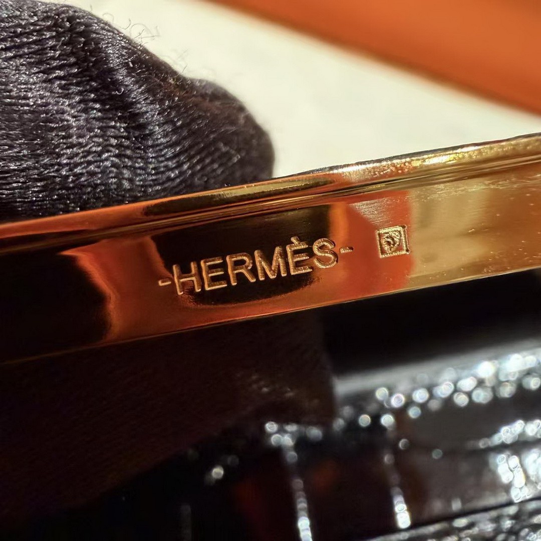 Hermes Constance To Go Wallet Handmade In Bright faced Alligator Leather from Mississippi Enamel Fittings Hardware 89 Nior - Image 13