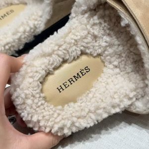 Hermes Chypre Sandal Women Techno-sandal Calfskin With Shearling Lining Cream-coloured Ecru - Image 3