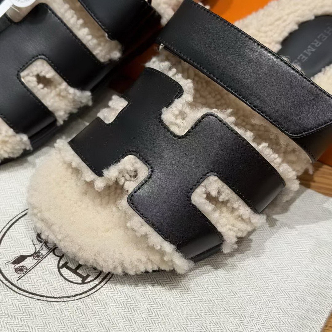 Hermes Chypre Sandal Women Techno-sandal Calfskin With Shearling Lining Noir Ecru - Image 7