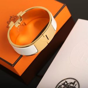 Hermes Clic Clac H Wide Bracelet Plain Enamel Rose Gold Blanc H300001FO31GM - Image 14