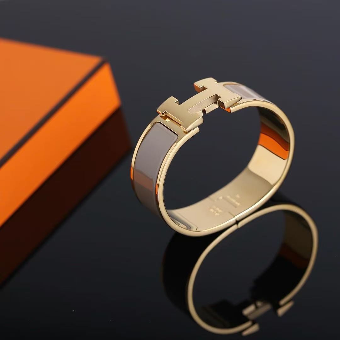 Hermes Clic Clac H Wide Bracelet Plain Enamel Yellow Gold Marron Glacé H300001F 19GM - Image 2