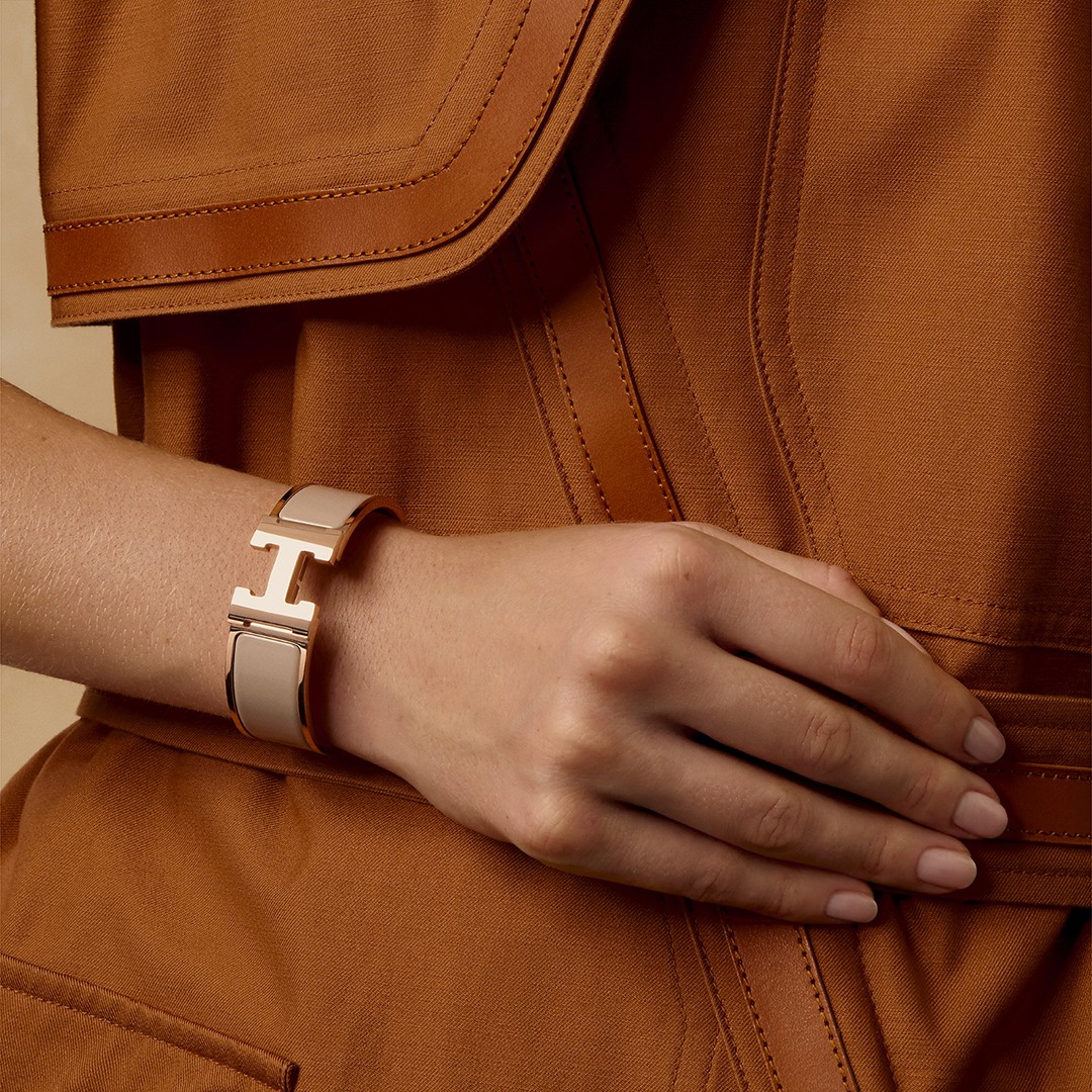 Hermes Clic Clac H Wide Bracelet Plain Enamel Yellow Gold Marron Glacé H300001F 19GM - Image 7