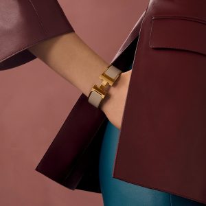 Hermes Clic Clac H Wide Bracelet Plain Enamel Yellow Gold Marron Glacé H300001F 19GM - Image 6