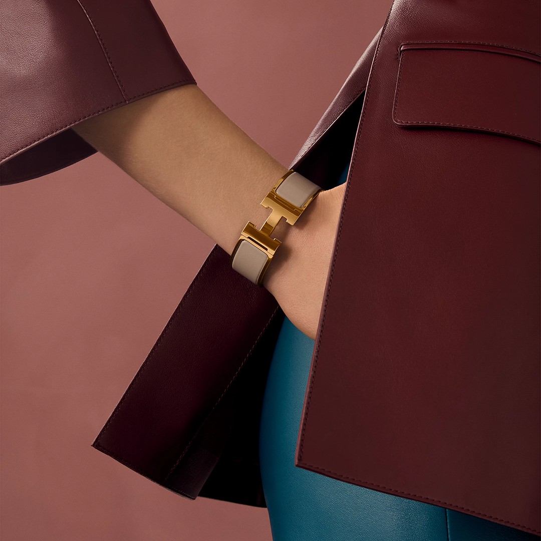 Hermes Clic Clac H Wide Bracelet Plain Enamel Yellow Gold Marron Glacé H300001F 19GM - Image 6