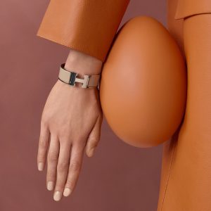 Hermes Clic Clac H Wide Bracelet Plain Enamel Yellow Gold Marron Glacé H300001F 19GM - Image 4