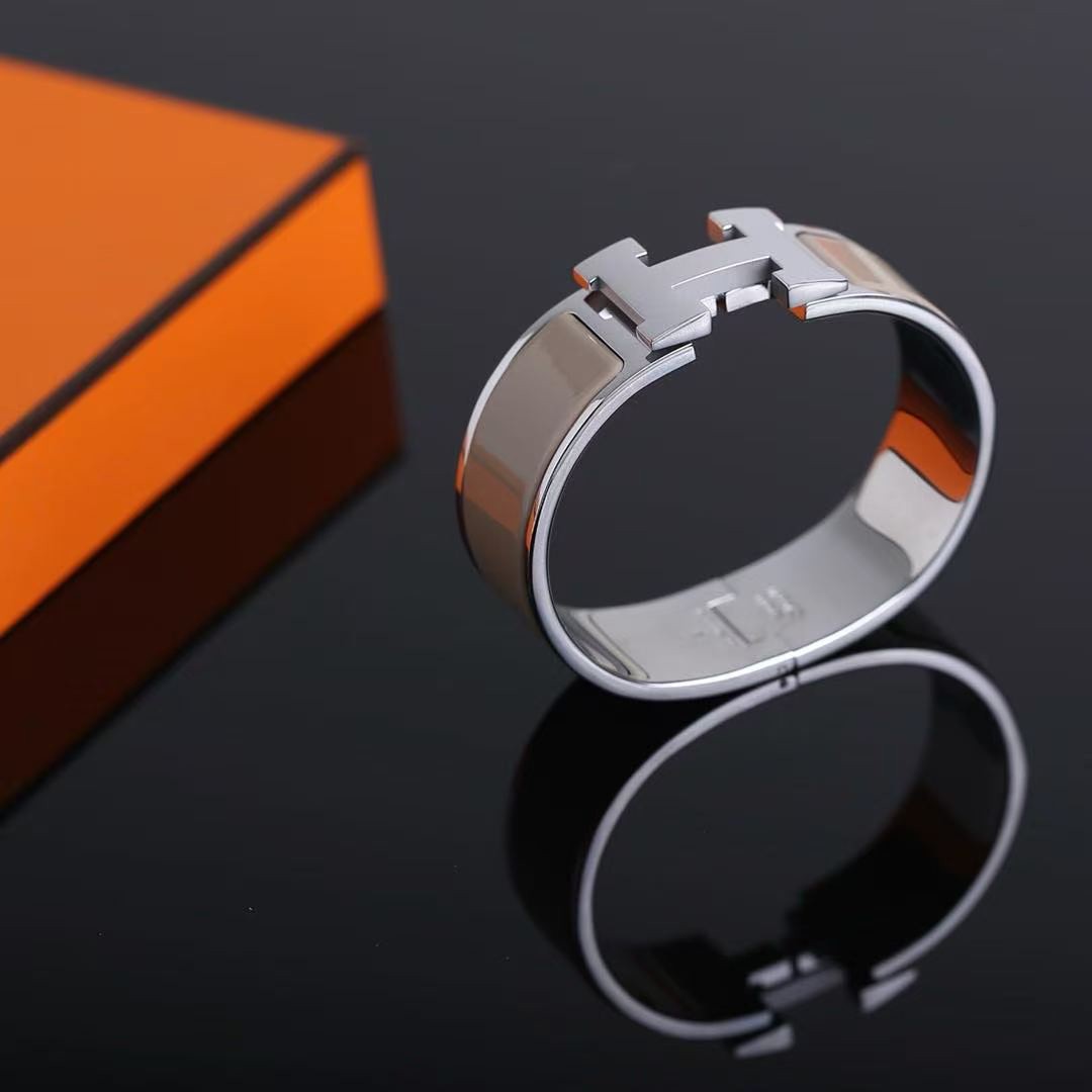 Hermes Clic Clac H Wide Bracelet Plain Enamel Yellow Gold Marron Glacé H300001F 19GM - Image 3