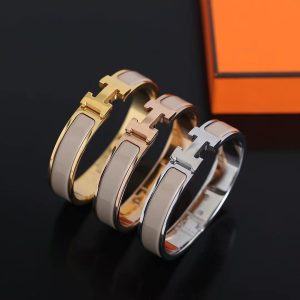 Alternative view of Hermes Clic H Bracelet Plain Enamel Rose Gold Étoupe H700001FO6EGM