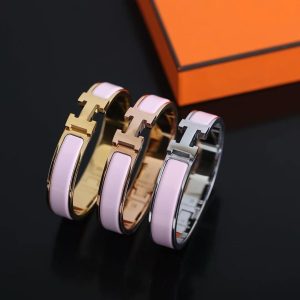 Alternative view of Hermes Clic H Bracelet Plain Enamel Rose Gold Rose Candeur H700001FO1ZPM