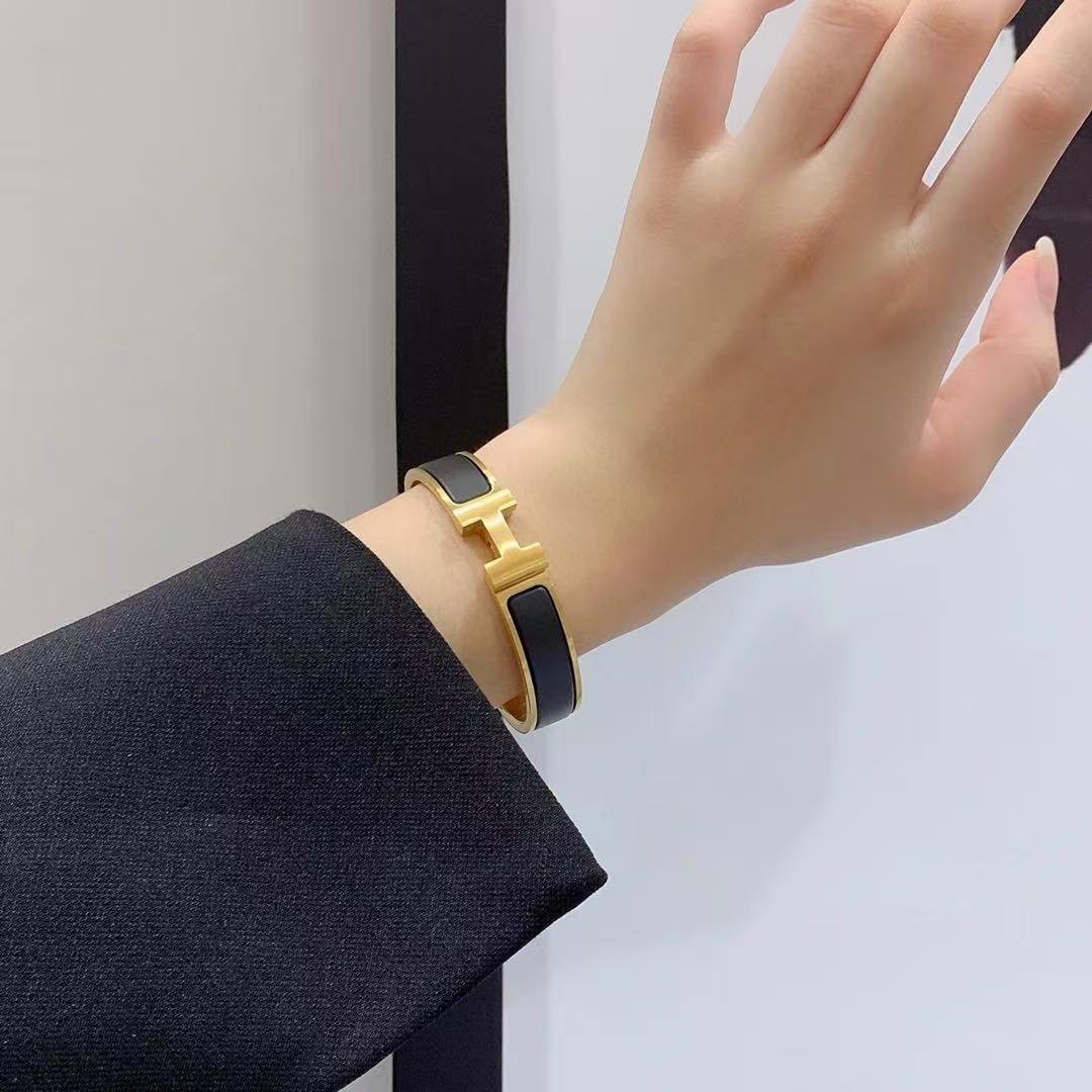 Hermes Clic H Bracelet Plain Enamel Yellow Gold Noir H700001F 01GM - Image 14
