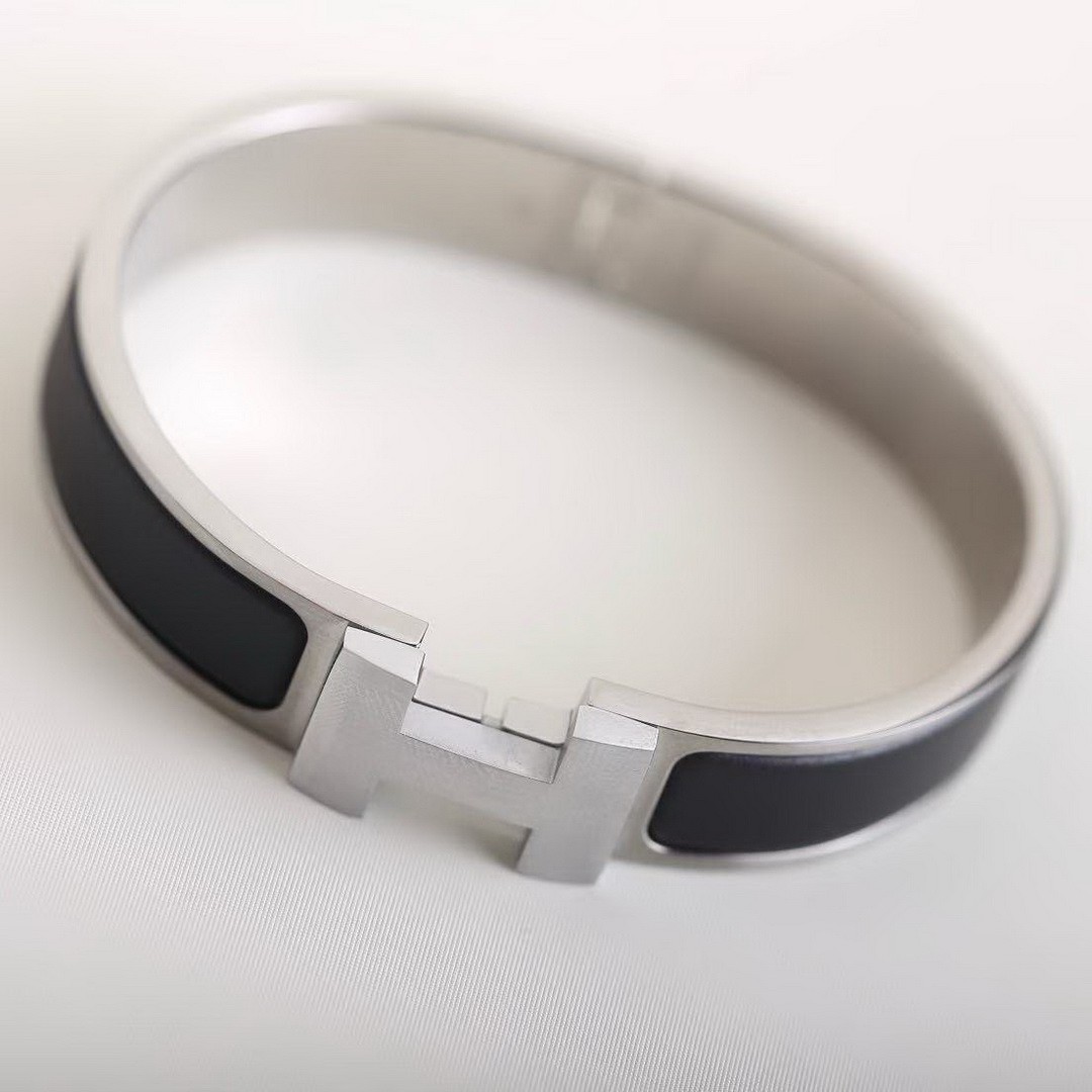 Hermes Clic H Bracelet Plain Enamel Yellow Gold Noir H700001F 01GM - Image 11