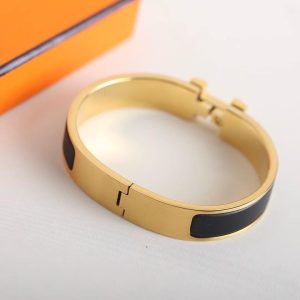 Hermes Clic H Bracelet Plain Enamel Yellow Gold Noir H700001F 01GM - Image 10