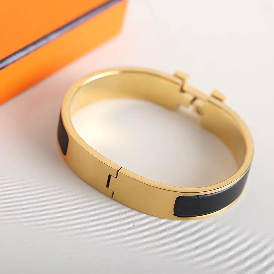 Hermes Clic H Bracelet Plain Enamel Yellow Gold Noir H700001F 01GM - Image 10