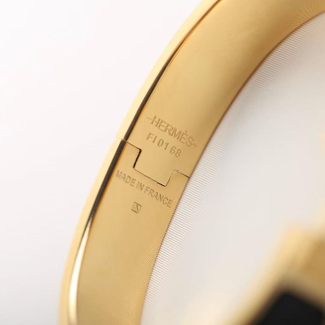 Hermes Clic H Bracelet Plain Enamel Yellow Gold Noir H700001F 01GM - Image 8