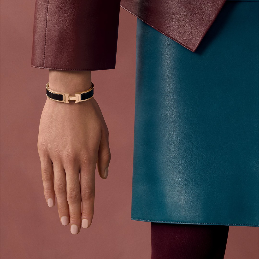 Hermes Clic H Bracelet Plain Enamel Yellow Gold Noir H700001F 01GM - Image 6