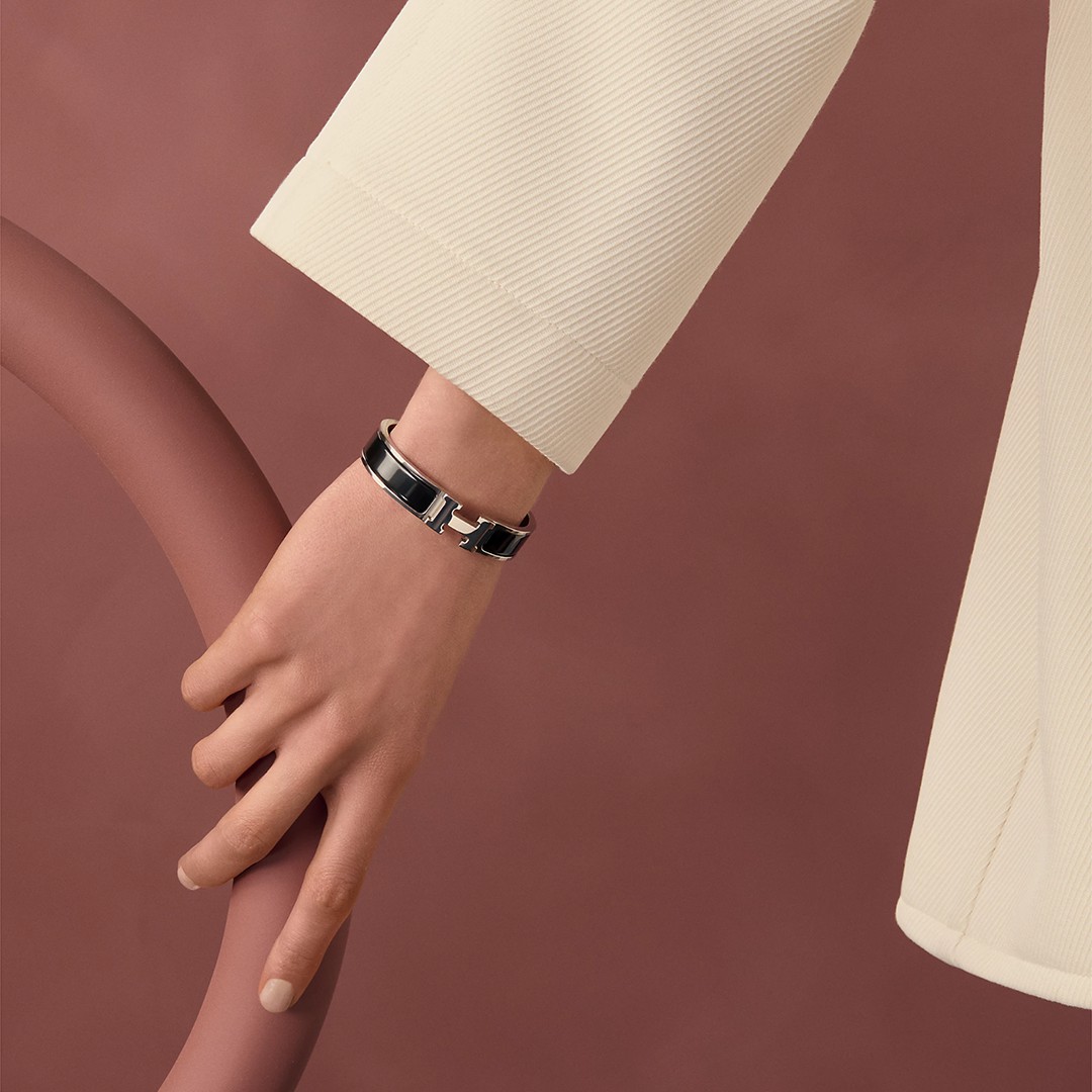 Hermes Clic H Bracelet Plain Enamel Yellow Gold Noir H700001F 01GM - Image 4