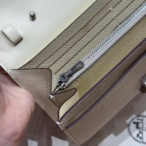 Hermes Constance To Go Wallet Handmade In Epsom Calfskin Leather Enamel Fittings Hardware I2 Nata - Image 5