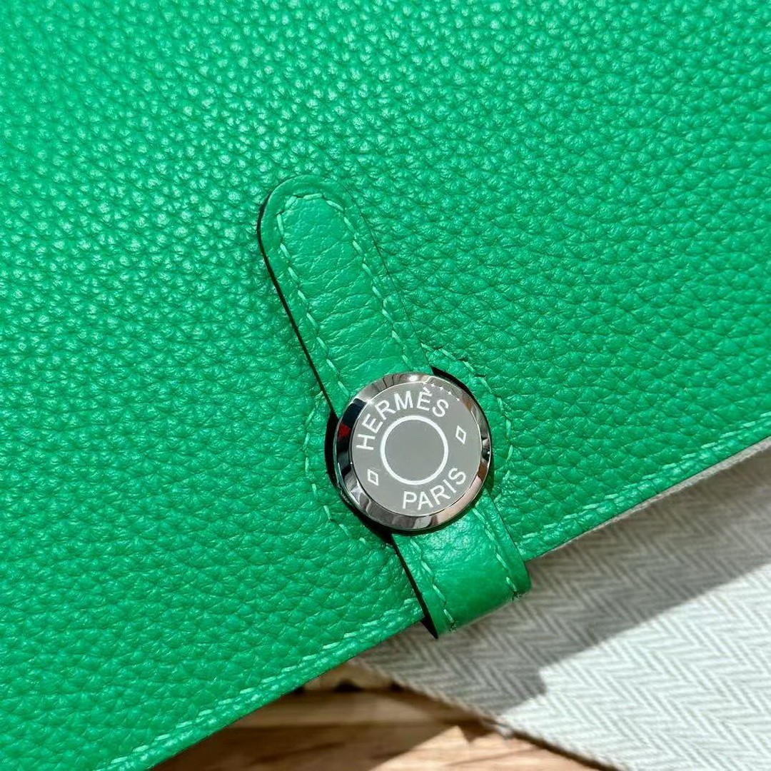Hermes Dogon Compact Wallet Handmade In Togo Calfskin Leather Silver Hardware 1K Bambou - Image 17