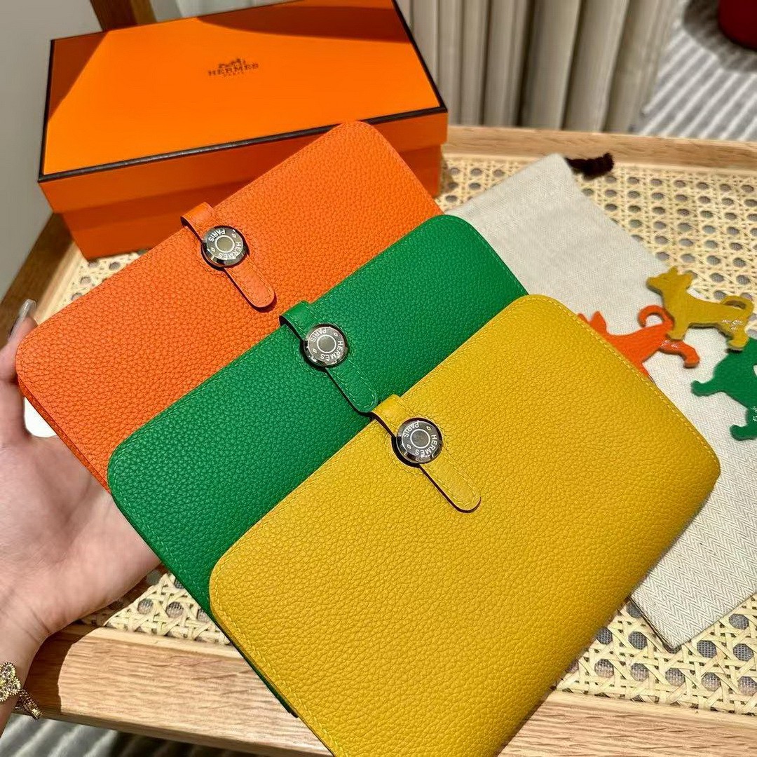Hermes Dogon Compact Wallet Handmade In Togo Calfskin Leather Silver Hardware 1K Bambou - Image 3