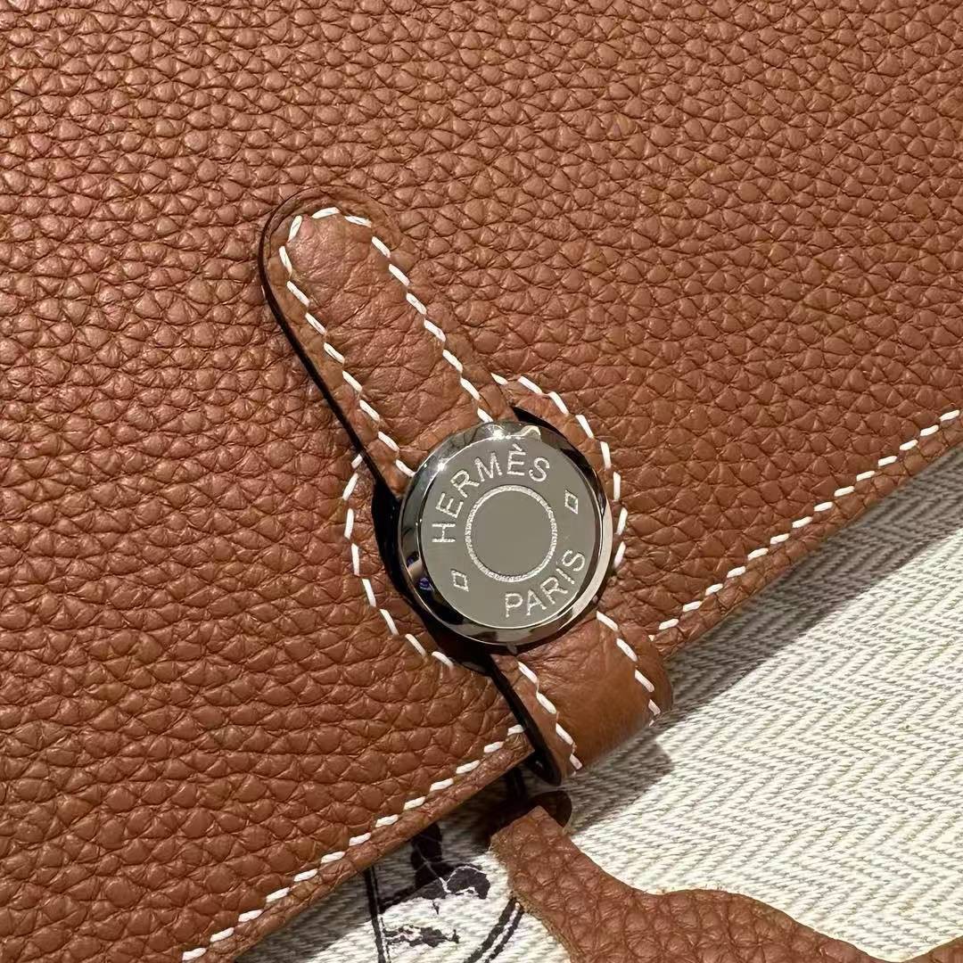 Hermes Dogon Compact Wallet Handmade In Togo Calfskin Leather Silver Hardware ck37 Gold - Image 2