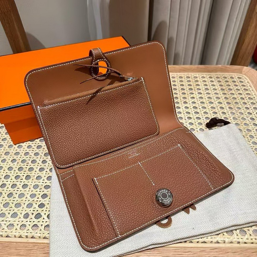 Hermes Dogon Compact Wallet Handmade In Togo Calfskin Leather Silver Hardware ck37 Gold - Image 6
