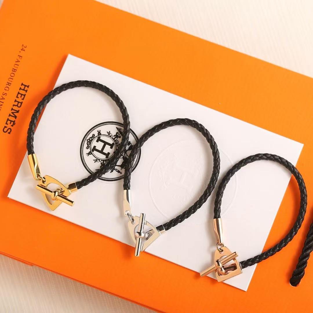 Hermes Etrier Bracelet Yellow Gold Swift Calfskin and Metal H100016F 89T2 - Image 17