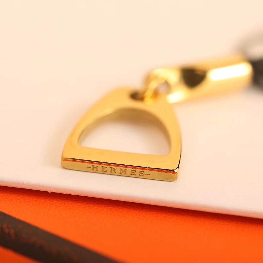 Hermes Etrier Bracelet Yellow Gold Swift Calfskin and Metal H100016F 89T2 - Image 11