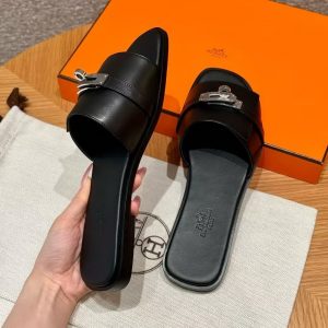 Hermes Giulia Sandal Women Calfskin Silver Kelly Buckle Noir H231056Z 02350 - Image 5