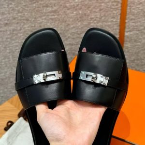 Hermes Giulia Sandal Women Calfskin Silver Kelly Buckle Noir H231056Z 02350 - Image 4