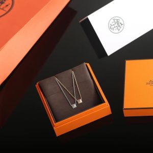 Alternative view of Hermès Clou d'H Pendant Necklace Rose Gold With Diamonds H223205B 0038