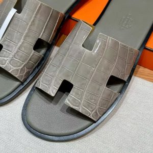 Alternative view of Hermes Izmir Sandal Men Matte Mississippiensis Alligator Gris Tourterelle Gris Étain