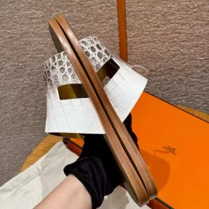 Alternative view of Hermes Izmir Sandal Men Matte Mississippiensis Alligator Himalaya Etoupe