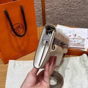 Hermes Kelly Classique To Go Wallet Handmade In Epsom Calfskin Leather and America Crocodile Silver Hardware M4 Girs Pale 0V Girs Ciment - Image 7