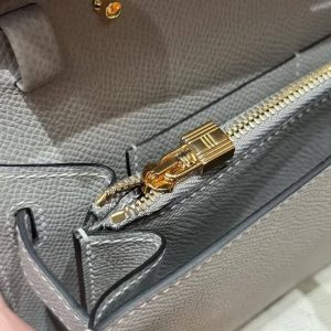 Hermes Kelly Classique To Go Wallet Handmade In Epsom Calfskin Leather Gold Hardware 4Z Girs Mouette - Image 7