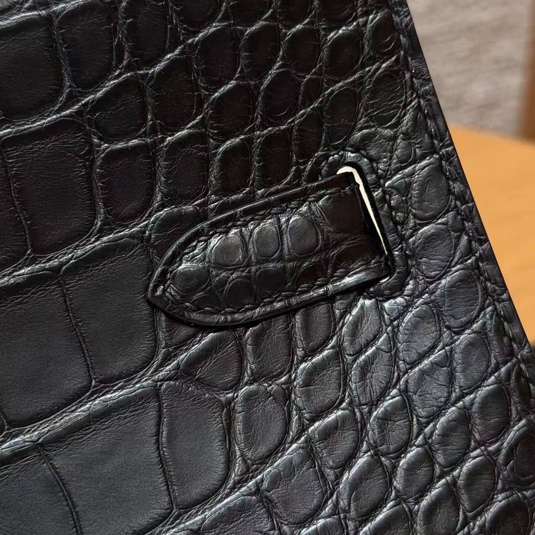 Hermes Kelly Depeches 25 Pouch Handmade In Matte Alligator Leather from Mississippi Silver Hardware 89 Noir - Image 7