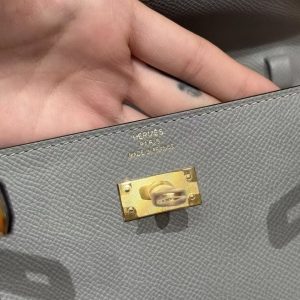 Hermes Kelly Classique To Go Wallet Handmade In Epsom Calfskin Leather Gold Hardware 4Z Girs Mouette - Image 16