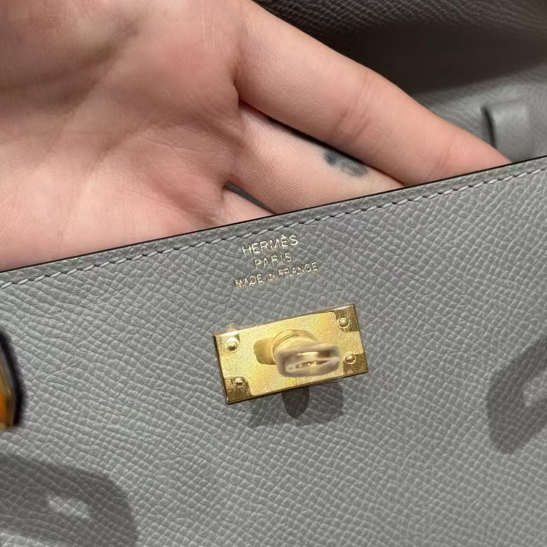 Hermes Kelly Classique To Go Wallet Handmade In Epsom Calfskin Leather Gold Hardware 4Z Girs Mouette - Image 16