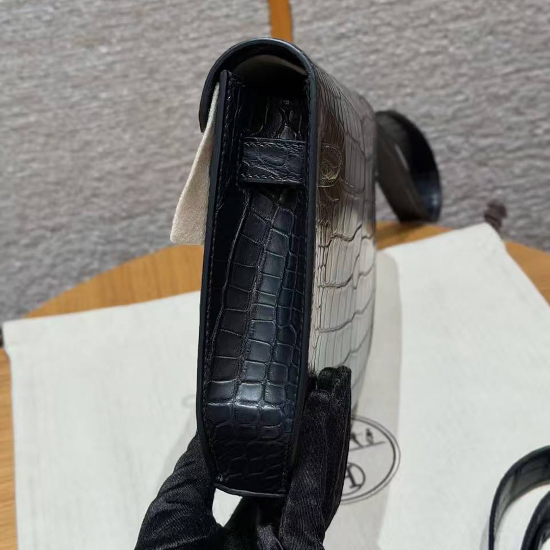 Hermes Kelly Depeches 25 Pouch Handmade In Matte Alligator Leather from Mississippi Silver Hardware 89 Noir - Image 16
