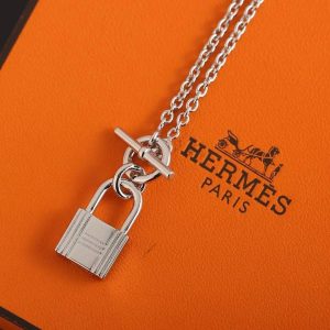 Hermes Kelly Cadenas Pendant Necklace in Sterling Silver H121331B 00 - Image 6