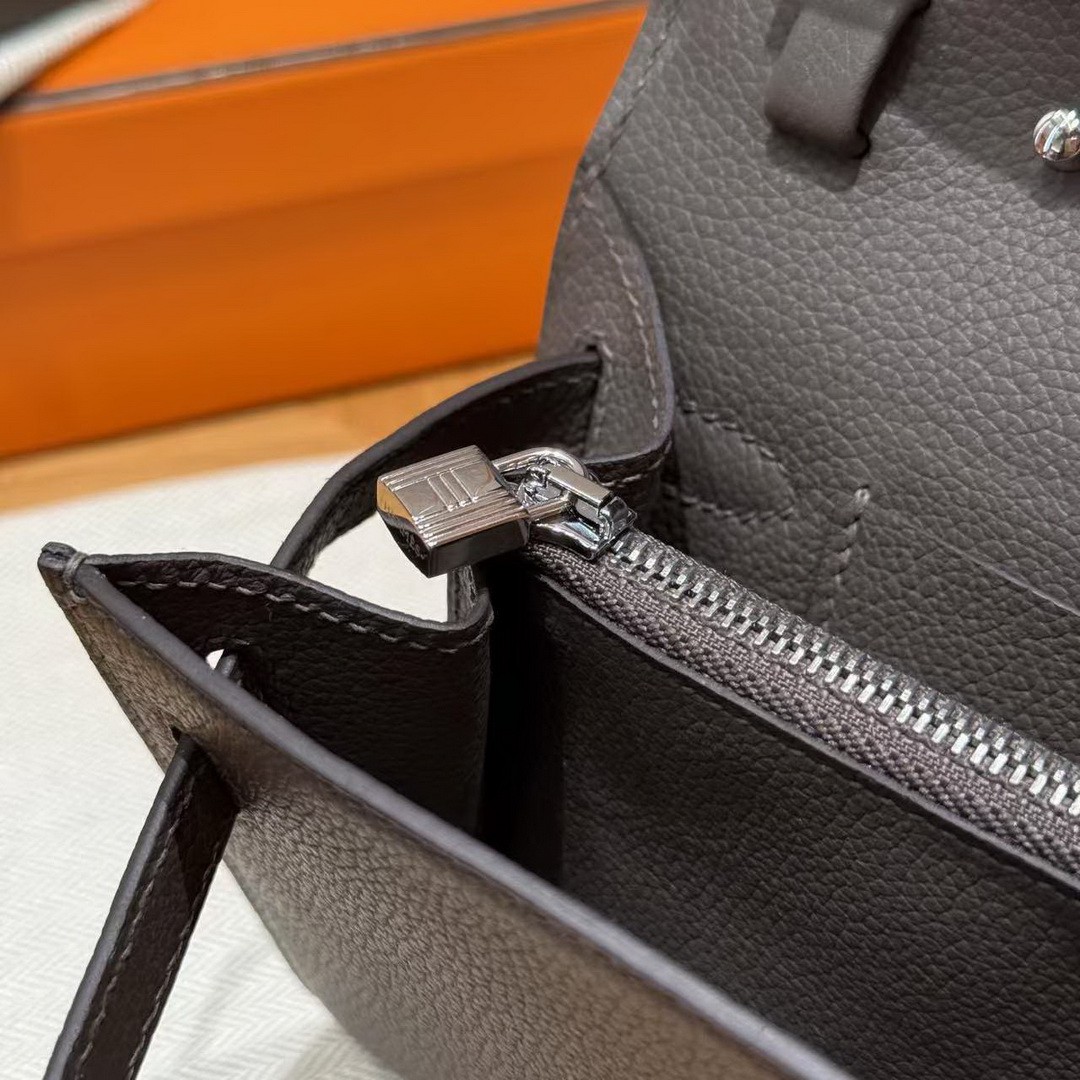 Hermes Kelly Classique To Go Wallet Handmade In Epsom Calfskin Leather Silver Hardware 8F Etain - Image 10
